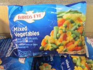 lot 338 image: AA 12- 16 oz FROZEN Birds Eye Mixe...