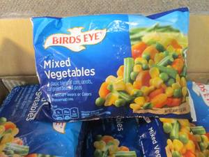 lot 339 image: AA 12- 16 oz FROZEN Birds Eye Mixe...