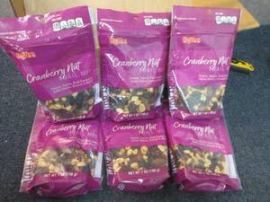 lot 430 image: 6- 7 oz HyVee Cranberry Nut Trail M...