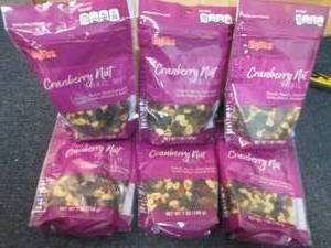 lot 431 image: 6- 7 oz HyVee Cranberry Nut Trail M...