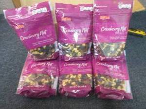 lot 433 image: 6- 7 oz HyVee Cranberry Nut Trail M...