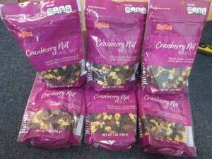 lot 434 image: 6- 7 oz HyVee Cranberry Nut Trail M...