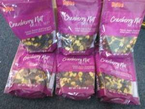 lot 436 image: 6- 7 oz HyVee Cranberry Nut Trail M...