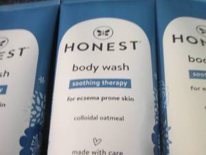 lot 441 image: 6- 8 oz Honest Soothing Therapy Bod...
