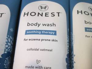 lot 442 image: 6- 8 oz Honest Soothing Therapy Bod...