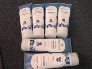 lot 443 image: 6- 8 oz Honest Soothing Therapy Bod...