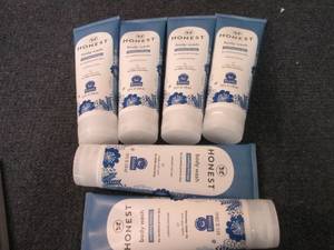 lot 444 image: 6- 8 oz Honest Soothing Therapy Bod...