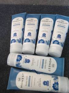 lot 445 image: 6- 8 oz Honest Soothing Therapy Bod...