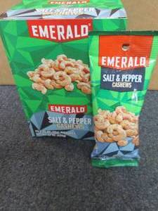 lot 449 image: 12- 1.25 oz Emerald Salt & Pepper C...