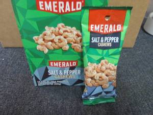 lot 453 image: 12- 1.25 oz Emerald Salt & Pepper C...