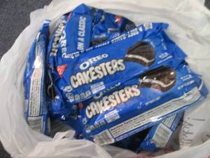 lot 467 image: 12- 3.03 oz Oreo Cakesters...