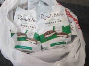 lot 475 image: 6- 3 oz Russell Stover Sugar Free C...
