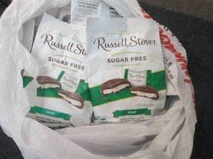 lot 476 image: 6- 3 oz Russell Stover Sugar Free C...