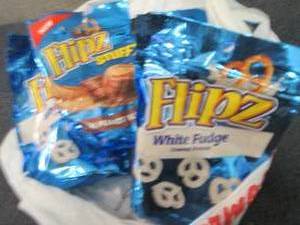 lot 477 image: 6 pks Flipz...