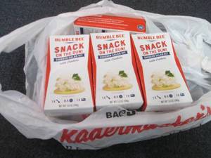 lot 479 image: 6- 3.5 oz Bumble Bee Chicken Salad ...