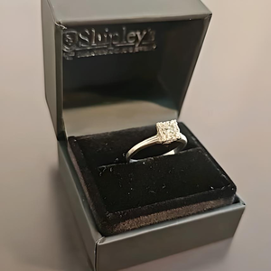 lot 17 image: Antique 14k Diamond Engagement Ring