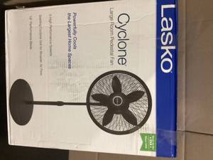 Lasko 18 in. 3 Speed Oscillating Pedestal Fan with Adjustable Height, Easy Assembly, and Quiet Cooling for Any Room in Black   Customer Returns See Pictures