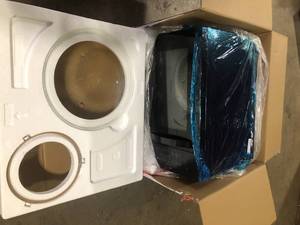 Magic Chef 1.6 cu. ft. Countertop Microwave in Black with Gray Cavity  Customer Returns See Pictures