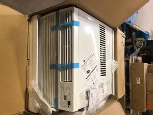 LG 10,000 BTU 115-Volt Window Air Conditioner Cools 450 Sq. Ft. with Remote in White Customer Returns See Pictures
