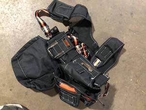 VEVOR Tool Belt with Suspenders 29-Pockets Heavy-Duty Tool Belts 29-54 in. Adjustable Waist Size for Carpenters, Electricians  Customer Returns See Pictures