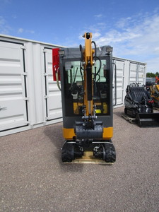 AGT Industrial QK18RXS-C Mini Excavator wHydraulic Thumb & Side Swing Boom, Enclosed Cab wAC