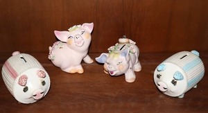 lot 4 image: (4) Rare Lefton 1950-60s Kitsch MCM Pink White Blue Pig Piggy Bank Applied Flowers Fabric-Style Hand Painted Barrel Hobnai