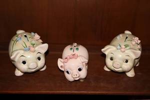 lot 10 image: (3) Lefton Fine China Pig Piggy Banks Hand-Painted Applied Flowers