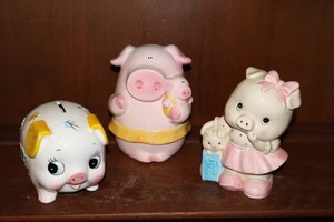 lot 16 image: (3) Lefton Japan 1980s Vintage Kitsch Pig Piggy Banks Hand-Painted Kotobuki Ballerina Etc