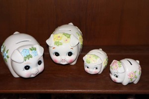 lot 17 image: (4) Lefton Japan 980s Vintage Pig Piggy Banks Blue Yellow Pink Flowers Hand-Painted