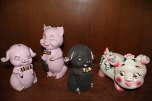 lot 21 image: (5) SeldomSeen Vintage Porcelain Ceramic Bisque Hand-Painted Lefton Pink Black White Iridescent Pig Piggy Banks