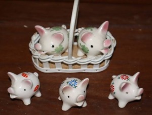 lot 28 image: 1960s Goebel Shamrock St. Patrick Irish Blue Red Daisy Orange Mushrooms Pig Salt & Pepper Shakers W Germany