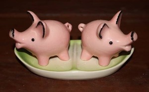 lot 30 image: Vintage Goebel Pink Pig Salt & Pepper Shaker Miniatures Two Pigs on a Platter