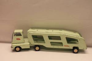 lot 30 image: Vintage Tonka Car Carrier Truck