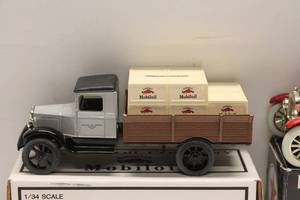 lot 53 image: Mobil Oil and Texaco Diecast Model Trucks Limited Edition