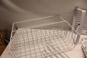 lot 64 image: Lot of White Wire Shelving and Storage Baskets