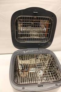 lot 69 image: Grownsy UV Sterilizer and Dryer LS-BE712
