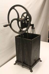 lot B-78 image: Antique Cast Iron Hand Crank Butter Churn