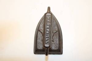 lot 89 image: Antique Cast Iron Clothes Iron