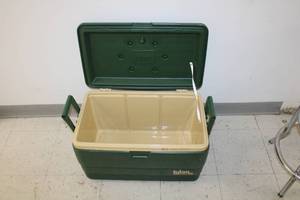 lot 106 image: Igloo 50 Quart Green Cooler with Handles