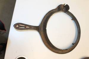 lot 123 image: Antique Western Importing Co. Rosette Irons Set