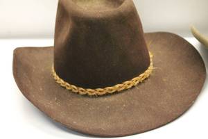 lot 138 image: Lot of 2 Cowboy Hats - Rands 7 18 & Dynafelt 7
