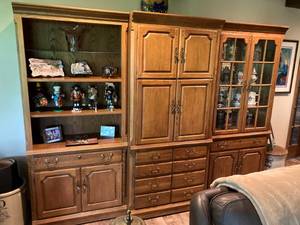 lot A-82 image: Thomasville Oak Entertainment Center