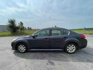 2011 Subaru Legacy 2.5I Premium - AWD - 1 OWNER - MANUAL