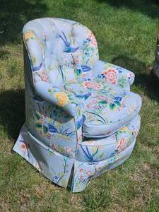 lot 73 image: Vintage Slipper Parlor Chair