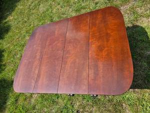 lot 15 image: Handsome Vintage Duncan Phyfe Dropleaf Dining Table