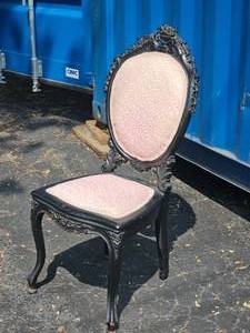 lot 122 image: Ballon Back Provincial Chair
