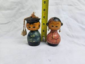 lot 105 image: Vintage Kokeshi Doll Pair