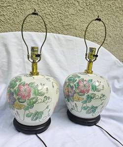 lot 106 image: Vintage Chinoiserie Lamp Pair