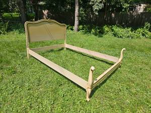 lot 117 image: Vintage Drexel Provincial Full Bedframe