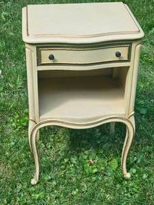 lot 118 image: Vintage Provincial Drexel Cubby Nightstand